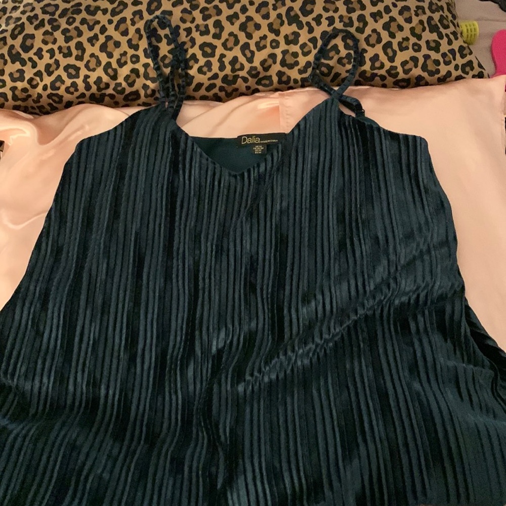 Dark green flowy dalia top size medium velour fabric